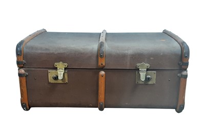 Lot 778 - VINTAGE TRAVEL TRUNK