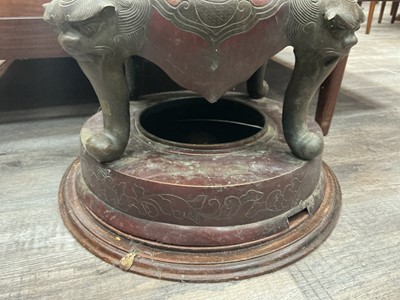 Lot 857 - LARGE AND UNUSUAL JAPANESE BRONZE FLOOR LAMP