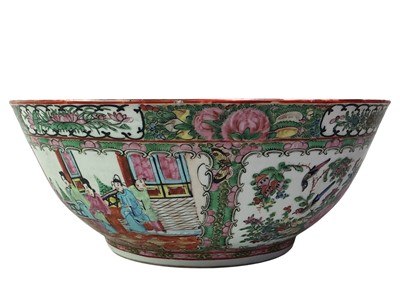 Lot 684 - CANTON FAMILLE ROSE BOWL