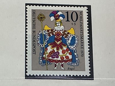 Lot 808 - LARGE GROUP OF STAMPS