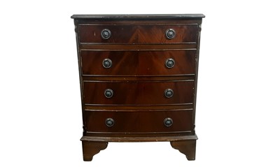 Lot 817 - REPRODUCTION MAHOGANY CHEST OF DRAWERS
