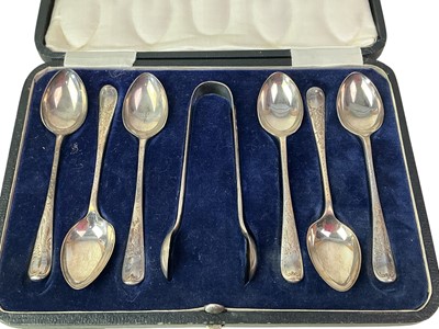 Lot 26 - SET OF SIX GEORGE V SILVER TEASPOONS AND TONGS