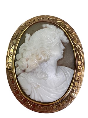 Lot 10 - CAMEO BROOCH