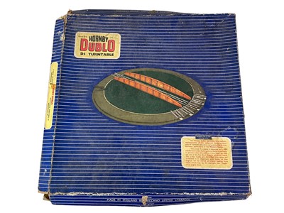 Lot 32 - GROUP OF MODEL RAILWAY ITEMS