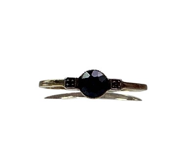 Lot 64 - SAPPHIRE AND DIAMOND RING