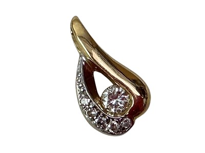 Lot 8 - DIAMOND PENDANT AND CHAIN