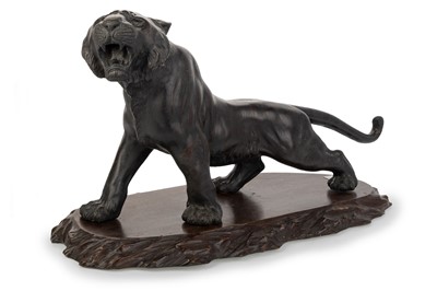 Lot 864 - JAPANESE BRONZE TIGER BY GENRYUSAI SEIYA