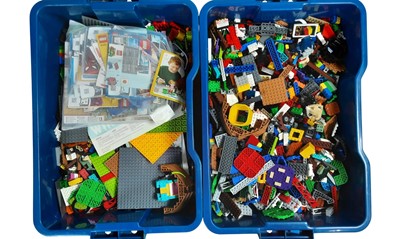 Lot 102 - LARGE COLLECTION OF LEGO