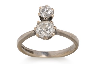 Lot 466 - DIAMOND TWO STONE RING