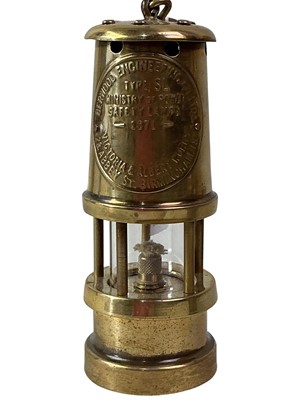 Lot 262 - BERWOOD MINER'S LAMP