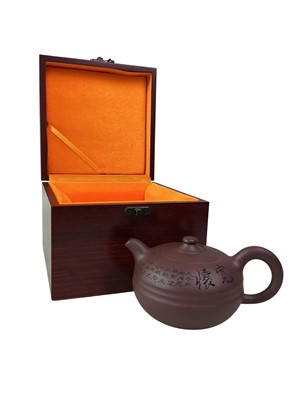 Lot 283 - CONTEMPORARY CHINESE YIXING TEAPOT
