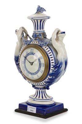 Lot 1043 - EDWARDIAN MANTEL CLOCK