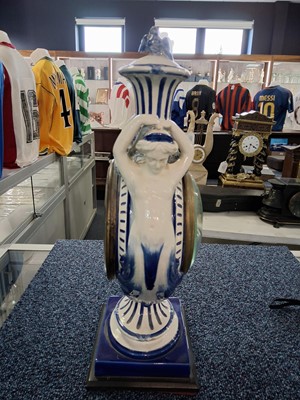 Lot 1043 - EDWARDIAN MANTEL CLOCK