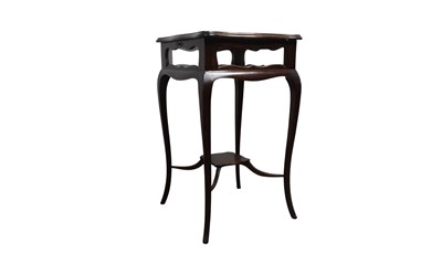 Lot 335 - EDWARDIAN MAHOGANY DISPLAY TABLE