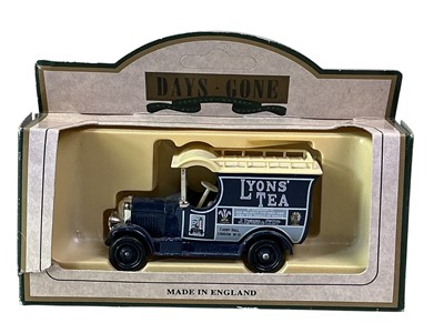 Lot 320 - COLLECTION OF DIE CAST VEHICLES