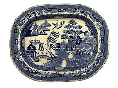 Lot 185 - COLLECTION OF BLUE AND WHITE CERAMIC PLATES AND ASHETS
