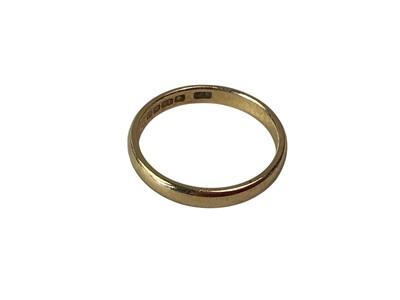 Lot 317 - GOLD WEDDING RING