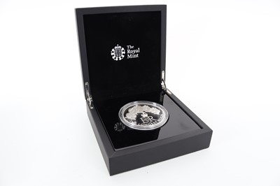 Lot 37 - ELIZABETH II, THE LONGEST REIGNING MONARCH FIVE OUNCE SILVER PROOF COIN