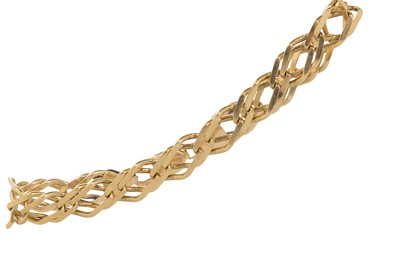 Lot 495 - GOLD BRACELET