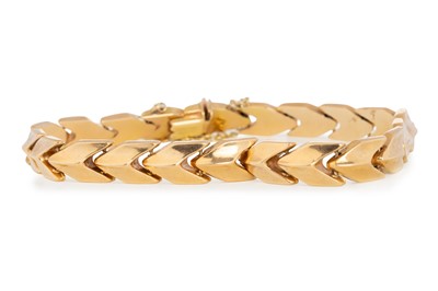 Lot 496 - GOLD BRACELET