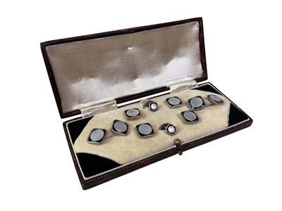 Lot 392 - SET OF MOTHER OF PEARL AND ENAMEL STUDS AND CUFFLINKS