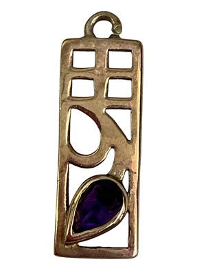 Lot 462 - GOLD NECKLACE AND PAIR OF EARRINGS