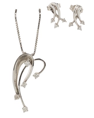 Lot 499 - DIAMOND SET NECKLACE AND EARRING SET