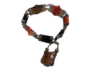 Lot 519 - VICTORIAN SCOTTISH AGATE BRACELET