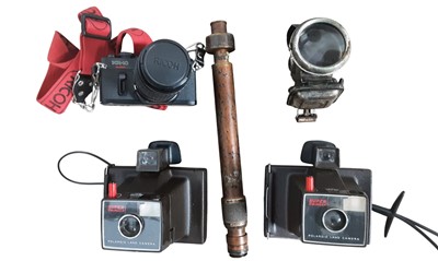 Lot 522 - GROUP OF CAMERAS AND ACCESSORIES