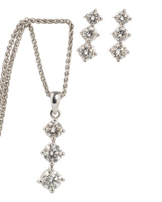 Lot 517 - DIAMOND THREE STONE PENDANT AND PAIR OF EARRINGS