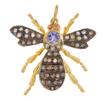 Lot 525 - GEM SET FLY PENDANT