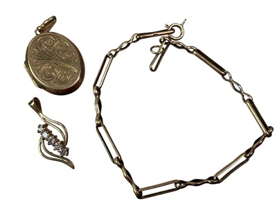 Lot 543 - GOLD BRACELET