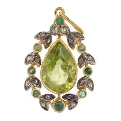 Lot 532 - PERIDOT, EMERALD AND DIAMOND PENDANT