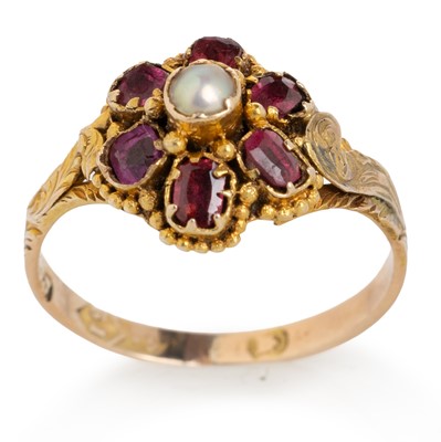 Lot 550 - RHODOLITE GARNET AND PEARL CLUSTER RING