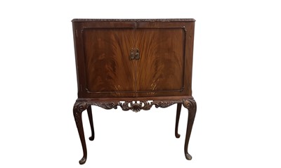 Lot 599 - REPRODUCTION MAHOGANY COCKTAIL CABINET