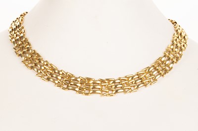 Lot 554 - GOLD COLLAR NECKLACE AND MATCHING BRACELET