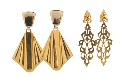 Lot 555 - TWO PAIRS OF GOLD EARRINGS