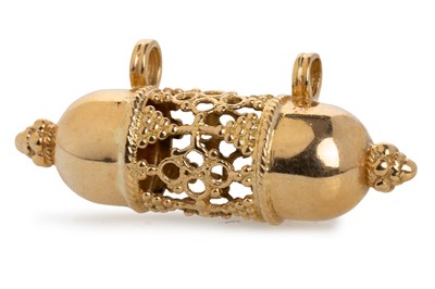 Lot 557 - GOLD PENDANT