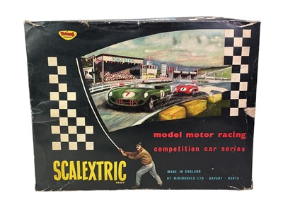Lot 661 - VINTAGE TRIANG SCALEXTRIC SET