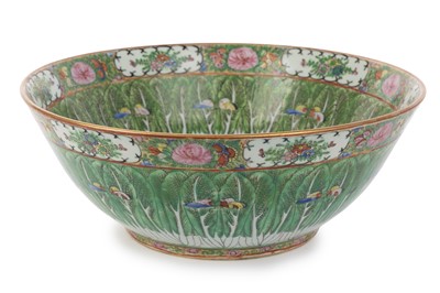 Lot 887 - CHINESE CANTON FAMILLE ROSE BOWL