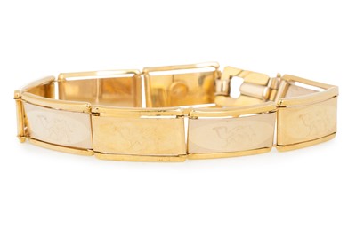 Lot 579 - GOLD BRACELET