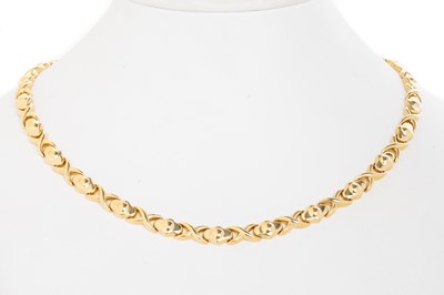 Lot 588 - GOLD COLLAR NECKLACE AND BRACELET