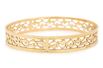 Lot 590 - GOLD BANGLE