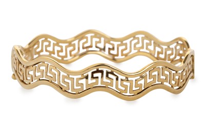 Lot 591 - GOLD BANGLE