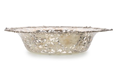 Lot 75 - GEORGE V SILVER FRUIT BOWL