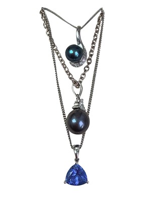 Lot 621 - GROUP OF NECKLACES