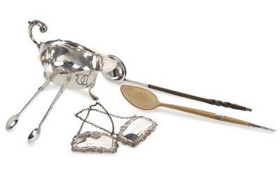 Lot 78 - GEORGE V SILVER SAUCE BOAT