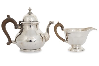 Lot 79 - EDWARD VII SILVER TEAPOT