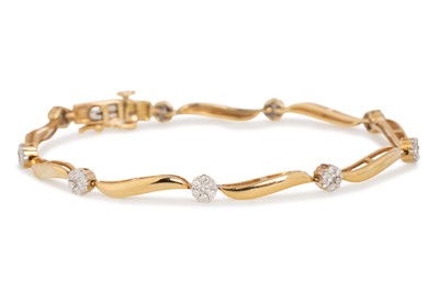 Lot 592 - DIAMOND BRACELET