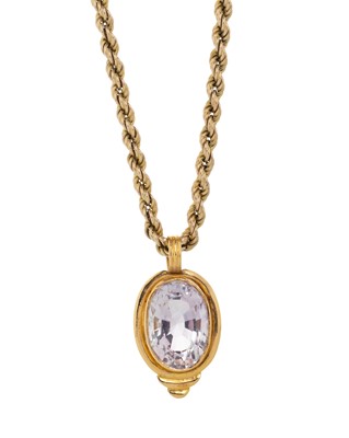 Lot 598 - QUARTZ PENDANT ON CHAIN